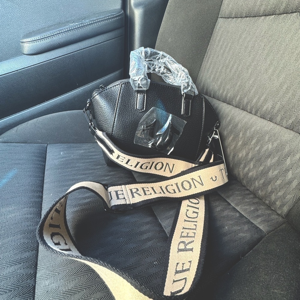 True religion purse with logo strap 🖤